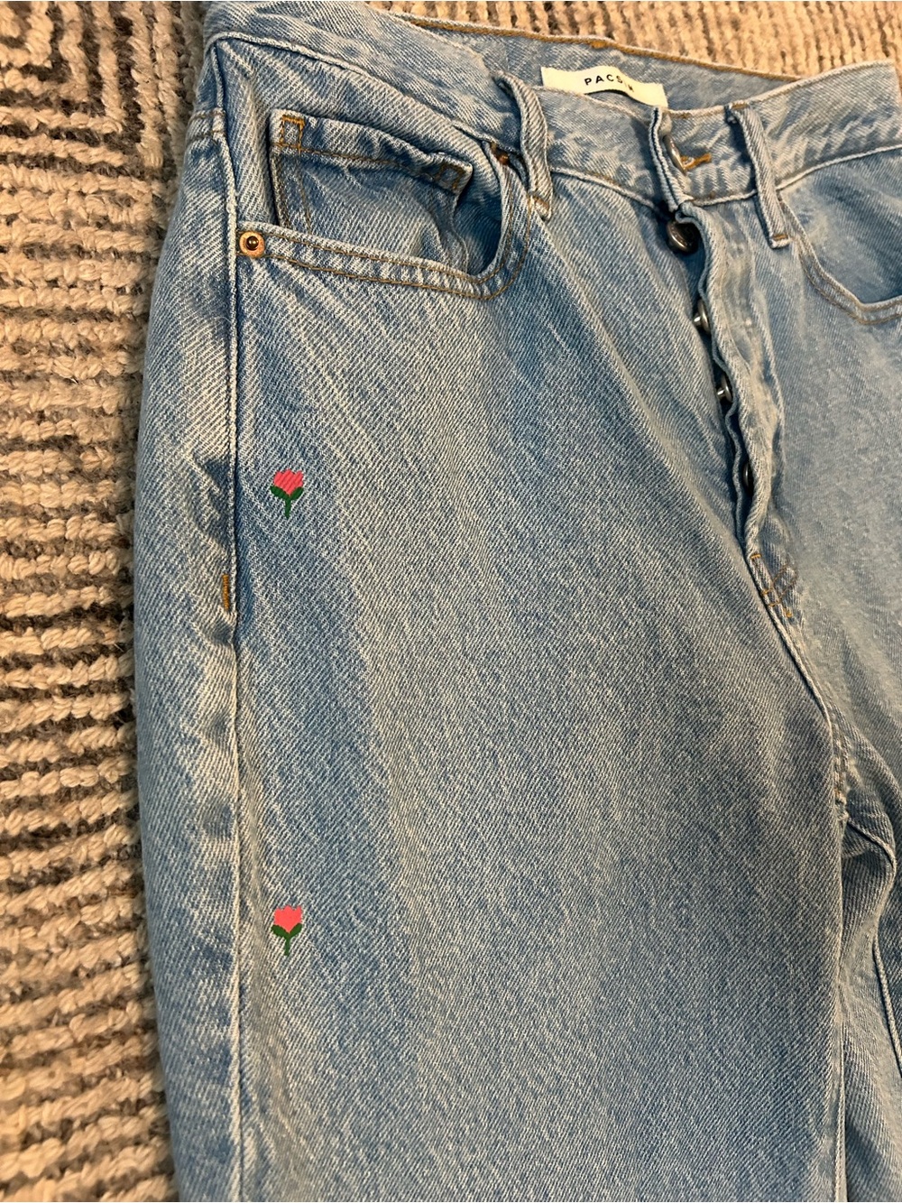 Pacsun Eco Light Jeans Women’s Size 25 Dad Jeans Dainty Flowers Embroidered